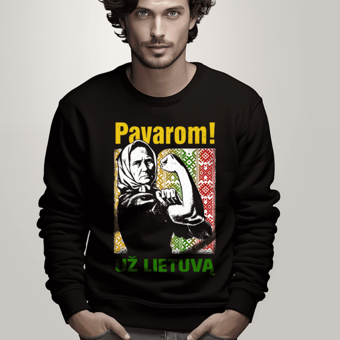 Vyras vilki juodą unisex džemperį be kapišono „Pavarom! Už Lietuvą“ – Žemaitė
