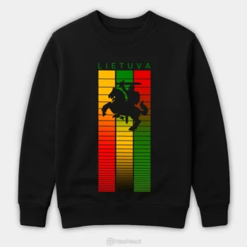 Patriotinis juodas dzemperis su Vycio siluetu, kuris pavaizduotas ant modernaus Lietuvos trispalves fono juosteliu ir uzrasu LIETUVA. Unisex dzemperis puikiai tinka vyrams ir moterims, idealus pasirinkimas poroms. Sis dizainas taip pat prieinamas ant marskineliu visai seimai: turime modelius vaikams, moterims ir vyrams. Suderinkite apranga su artimaisiais